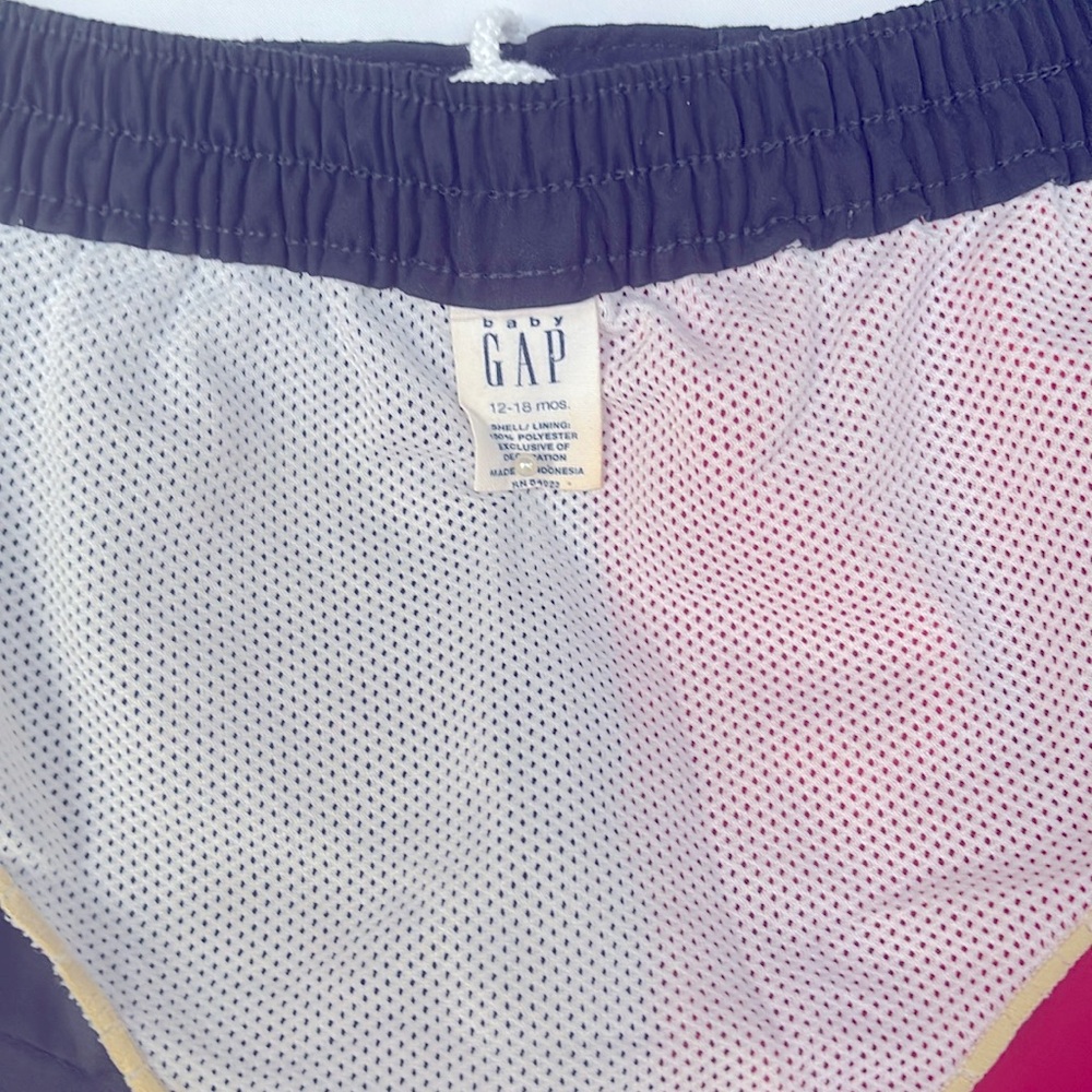VINTAGE 2002 SET OF 2 BABYGAP PATRIOTIC SWIMSUIT TRUNKS 12-18 MONTHS - LIKE NEW! - Picture 9 of 13